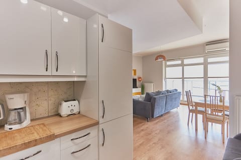 City Apartment | Private kitchen | Fridge, oven, stovetop, coffee/tea maker