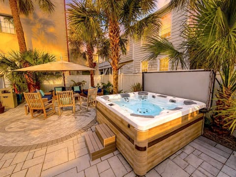 Hot Tub in Private Courtyard