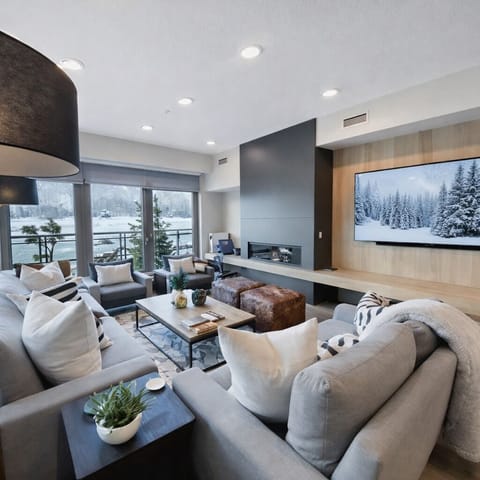 Condo, 2 Bedrooms | Living area | Smart TV