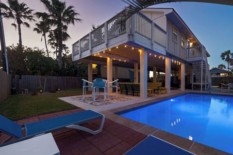 35' heated pool with 3 jets 