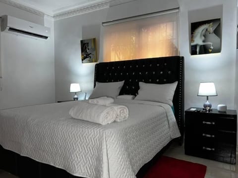 Apartment, 1 Bedroom, Patio, City View | 1 bedroom, bed sheets