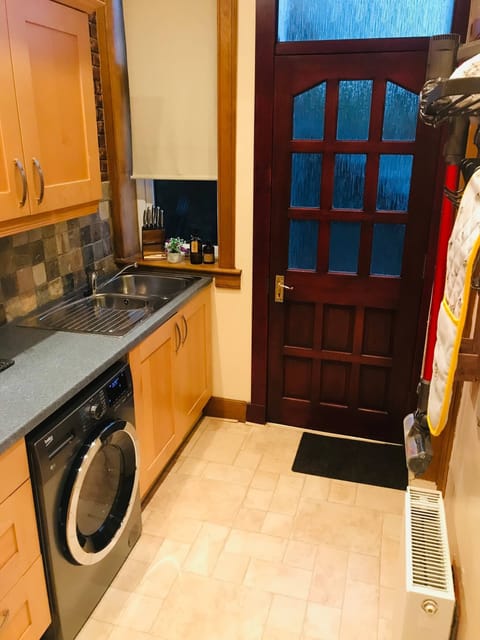 Apartment, 1 Bedroom, Fireplace, Garden View | Private kitchen | Microwave, coffee/tea maker, electric kettle, dining tables