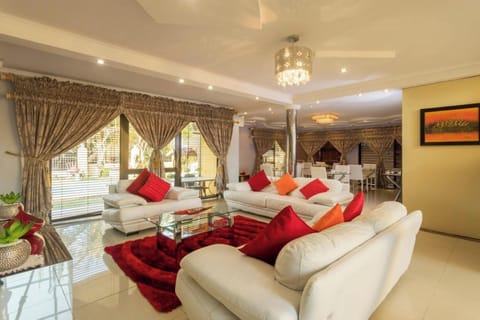 Room, 1 Bedroom, Accessible, Smoking | Living area