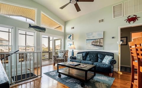 House, 6 Bedrooms | Living area