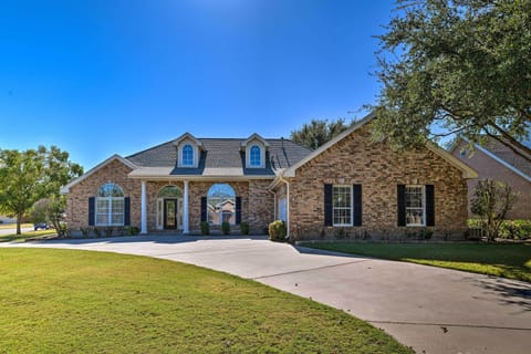 Abilene Vacation Rental | 3BR | 2.5BA | 2 Steps to Enter | 3,100 Sq Ft