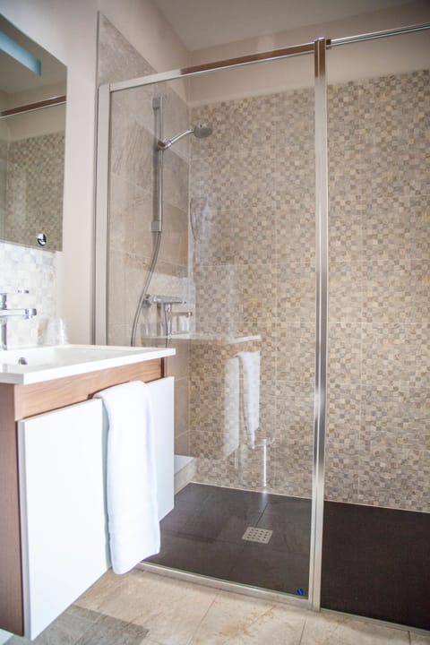 Superior Quadruple Room | 1 bedroom, individually decorated, individually furnished, desk