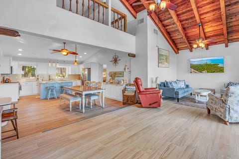 Living Room w/ large TV