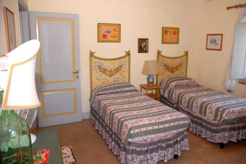 podere-san-giovanni-narni-terni-villa-bedroom