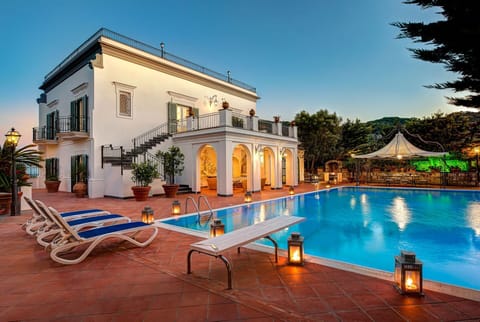 palazzo-villa-dei-nobili-santa-agata-sui-due-golfi-villa-external