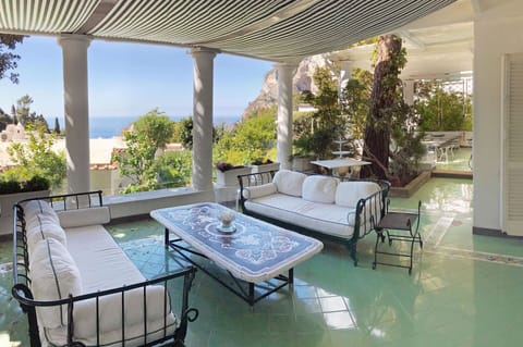 villa-prestige-50-capri-villa-terrace