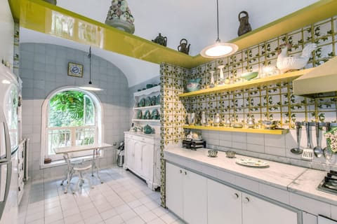 villa-prestige-50-capri-villa-kitchen