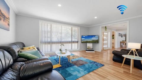 Alka Beach House | Lounge room | Wi - Fi | Smart TV | WiFi 