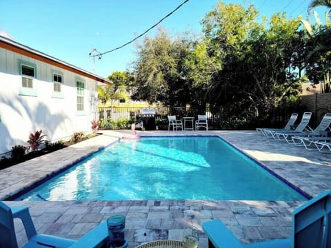 Relax | Rejuvenate | Restore
Come stay with us! 