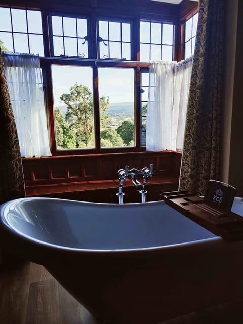 Romantic Double Room, Private Bathroom, Courtyard View (Kinsford) | Individually decorated, individually furnished, blackout drapes