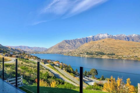 Lake & Mountain views 