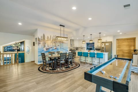 Spacious Living Area With Shuffleboard