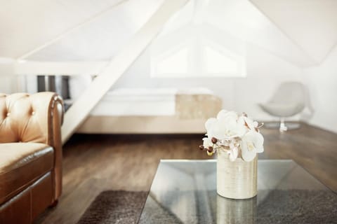 Pillowtop beds, desk