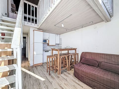 Wood, Floor, Flooring, Apartment, Wood Flooring, Hardwood, Plank, Wood Stain, Stairs, Design