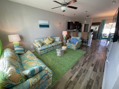 COASTAL COZY! Bright & Fun! Time to relax and sail away to another world! 