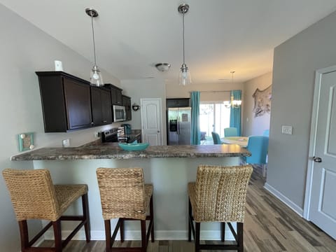 SOCIALIZE! Open floor plan, bar stools for easy conversation to both rooms!