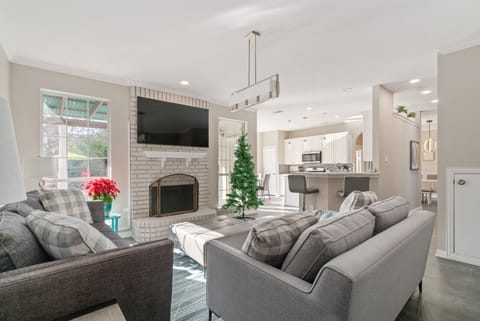 Family room with Pool view
