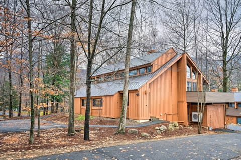Lincoln Vacation Rental | 2BR | 2BA | 1,300 Sq Ft | Stairs Required