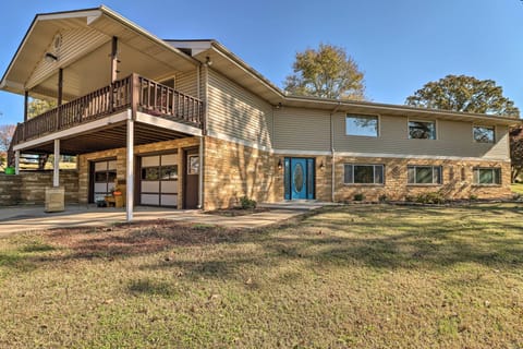 Lakeview Vacation Rental | 3BR | 3BA | Stairs Required to Access Main Floor