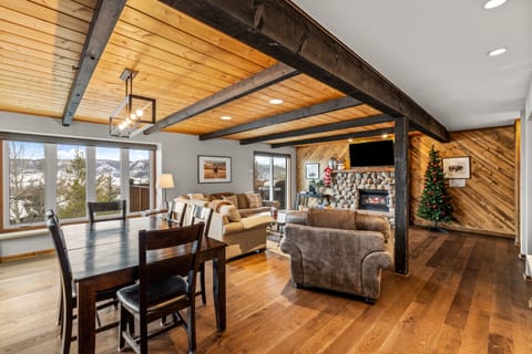 Condo, 3 Bedrooms | Living area | Smart TV