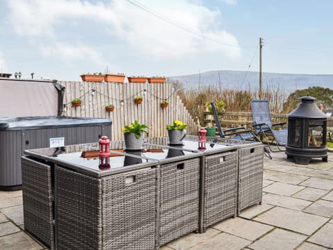 Patio | Peacock Cottage - Coity Bach, Talybont-On-Usk