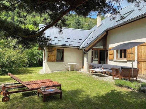 Relax in the beautiful furnished garden during the summer months after a day in the mountains.