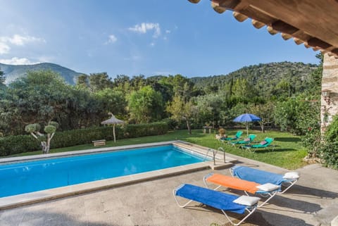 Villa with mountain views and private swimming pool for 6 in Pollensa
