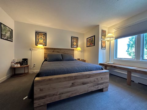 Welcome to our Fall Line B4A hotel-room style studio.