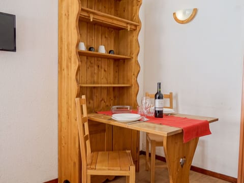 Furniture, Property, Table, Wood, Shelving, Shelf, Interior Design, Bottle, Wood Stain, Building