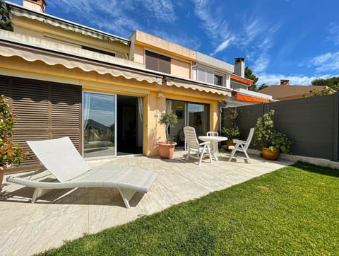 Front garden of the villa 