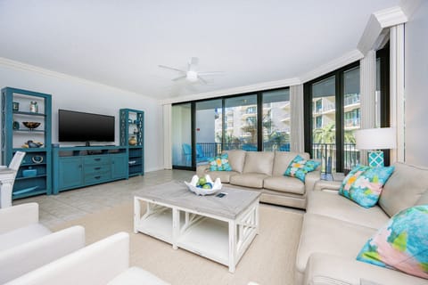 Phoenix on the Bay 1222, Orange Beach, Alabama, bay view, 3 bedroom condominium on the 2nd floor