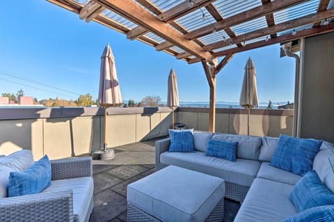 Roof deck patio lounge