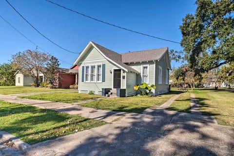 Lake Charles Vacation Rental | 2BR | 1BA | Stairs Required | 1,000 Sq Ft
