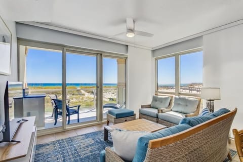 Beach Club 106A - Living room