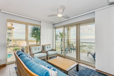 Beach Club 201A - Living room