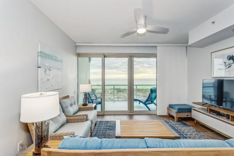 Beach Club 204A - Living room