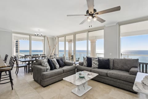 Beach Club 1001 - Living Room/Dining Room