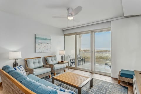 Beach Club 104B - living room