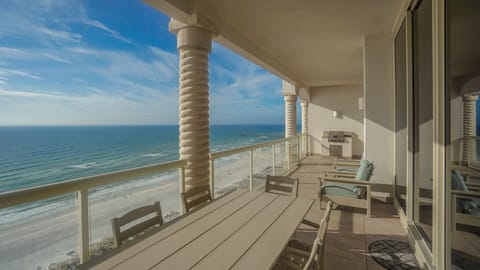 Beach Club 1703 - Balcony