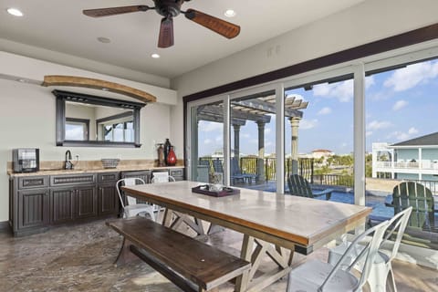 High Life - Dining area