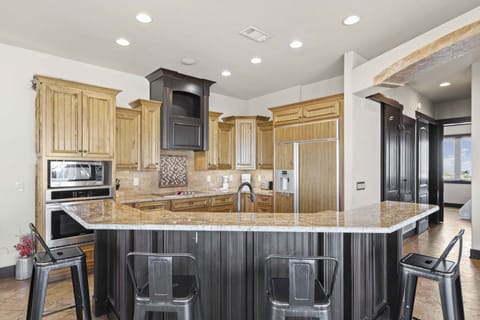 High Life - Kitchen and bar area