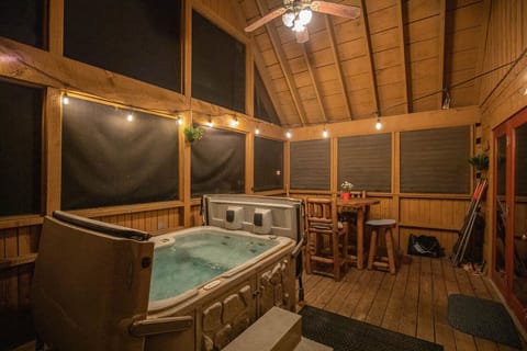 Indoor spa tub