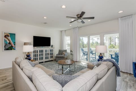 Spacious and bright living area awaits you at SeaKist Retreat!