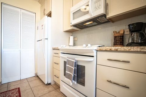 Fully equipped kitchen to prep a meal