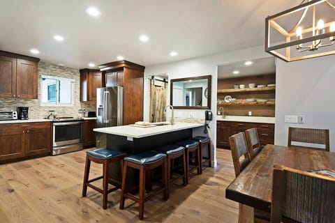 Pull up a stool at the roomy kitchen island with seating for five and keep the chef in your group company as you take in the sophisticated finishes, stainless steel appliances and enticing aromas of the kitchen.