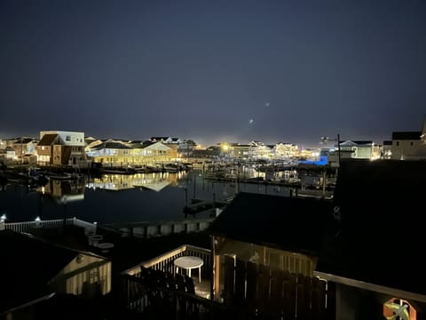 night view of the canal 
